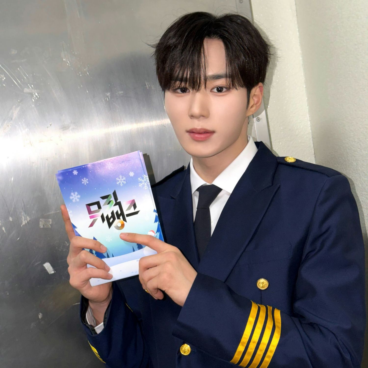 Behind-the-scenes cut of Kim Junseo (ALPHA DRIVE ONE)