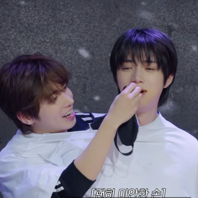 Foto aktivitas terbaru TOMORROW X TOGETHER