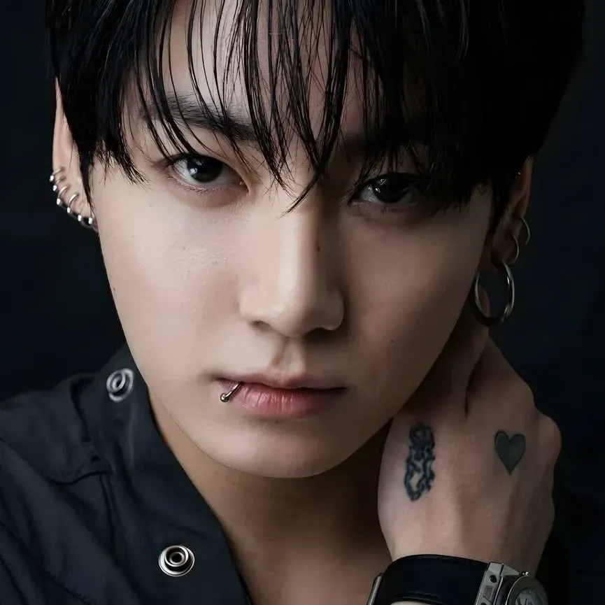 Foto aktivitas terbaru Jungkook (BTS)