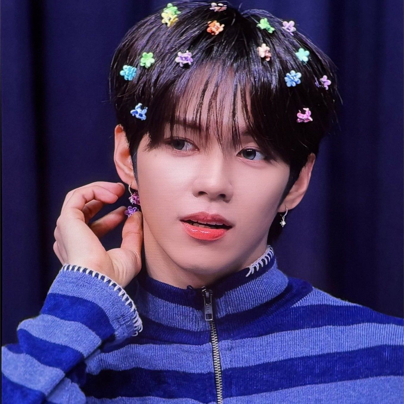 A moment captured by JL (AHOF)'s fan