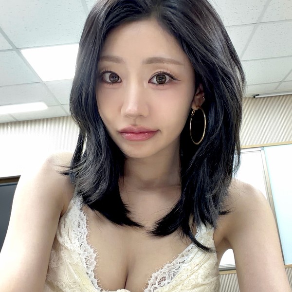 Popular profile image of Julie (KISS OF LIFE) selected by votes