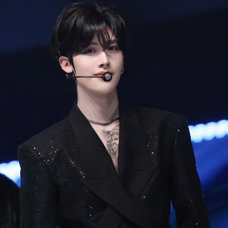 A moment captured by Ricky (ZEROBASEONE)'s fan