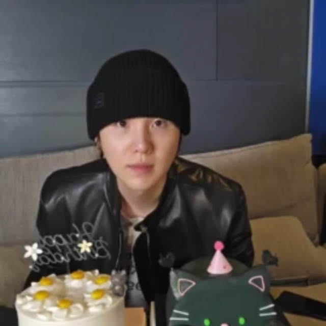 Latest photo of SUGA (BTS)