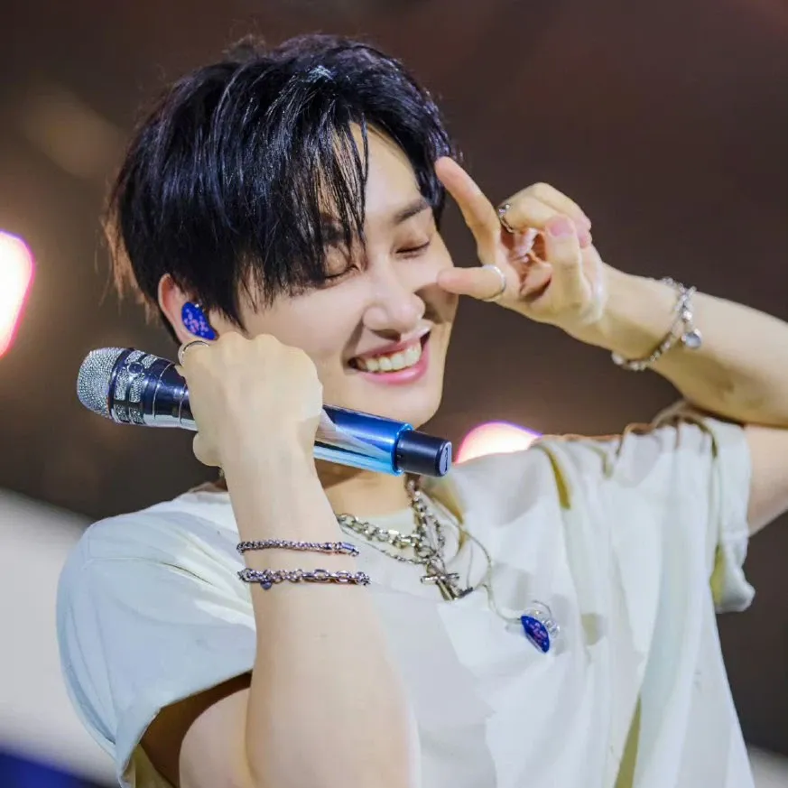 A moment captured by Eunhyuk (Super Junior)'s fan