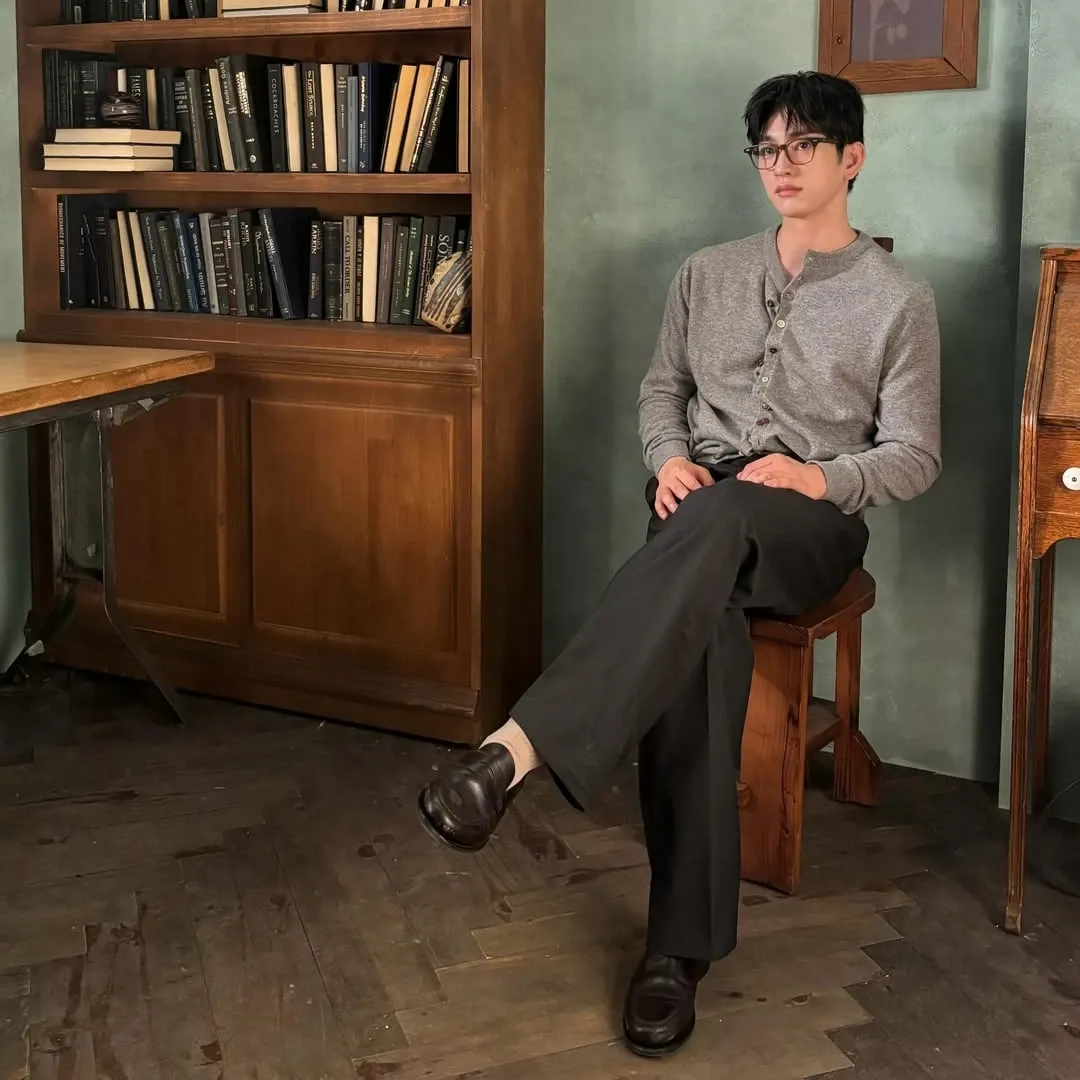 Behind-the-scenes cut of Jinyoung (GOT7)