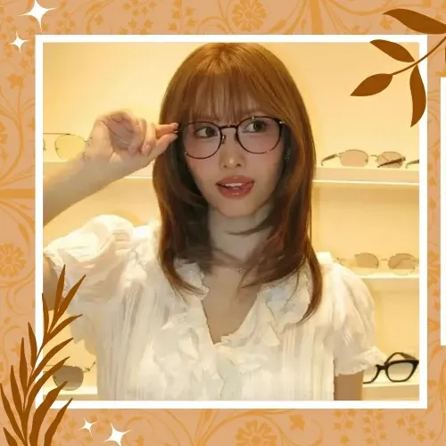 Foto aktivitas terbaru Momo (TWICE)
