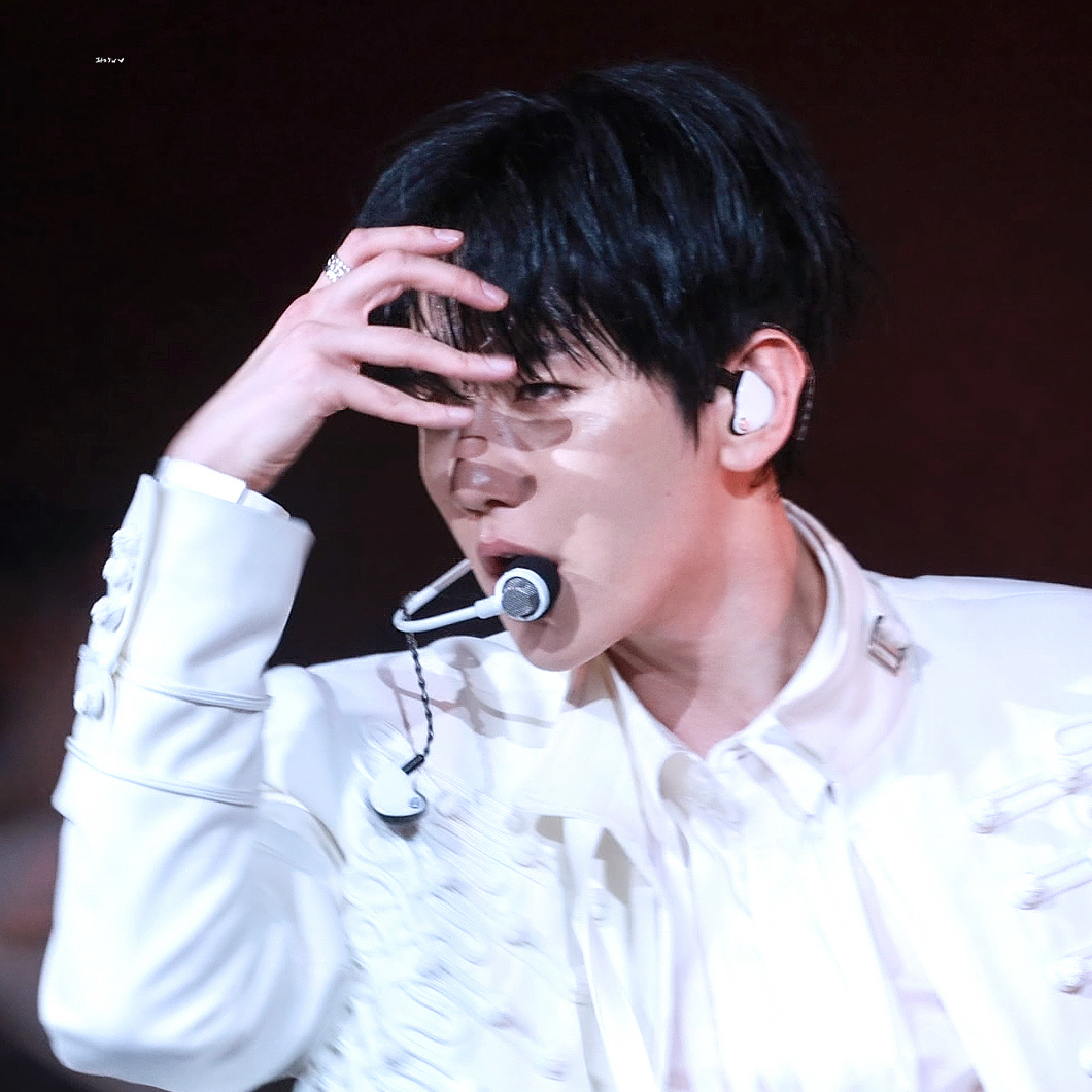 Recent activity shot of Baekhyun (EXO)