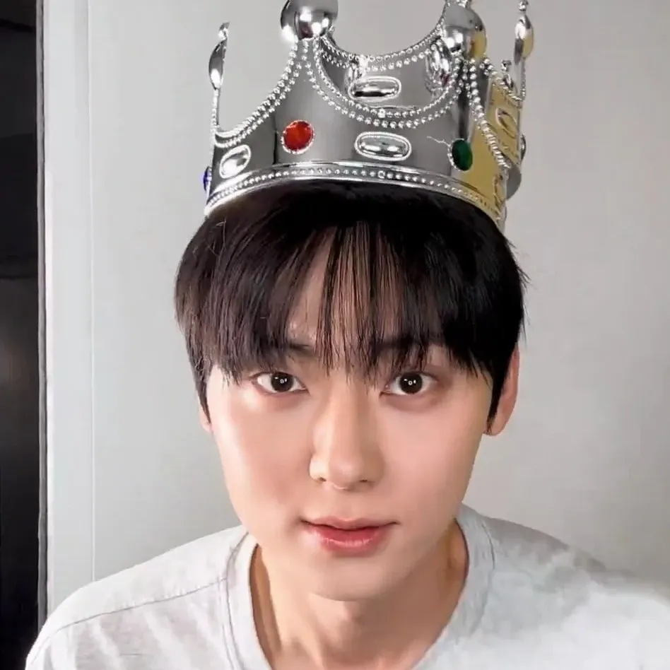 A moment captured by Hwang Minhyun's fan