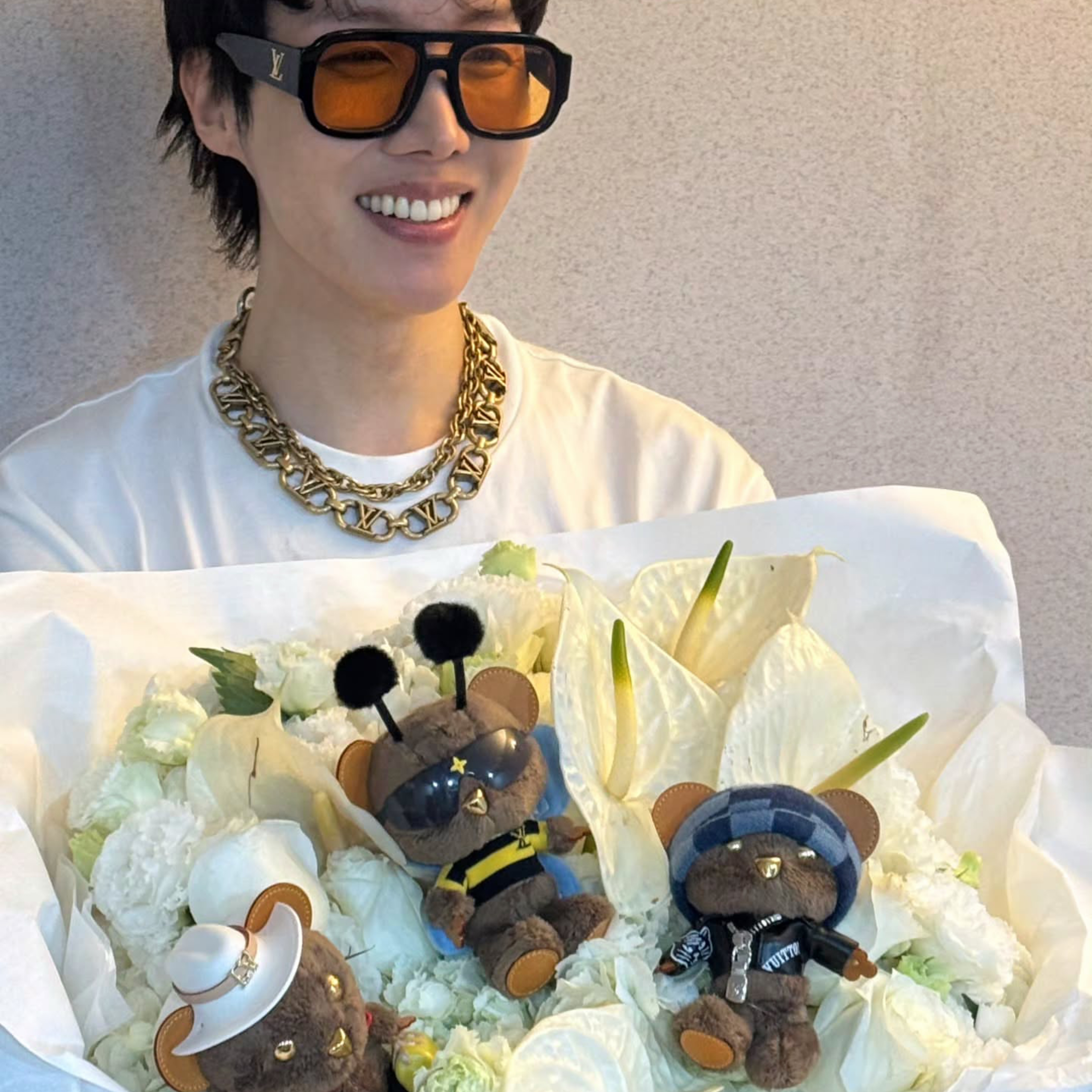 Foto aktivitas terbaru j-hope (BTS)