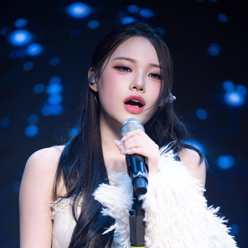 Recent activity shot of Park Boeun (CLASS:y)