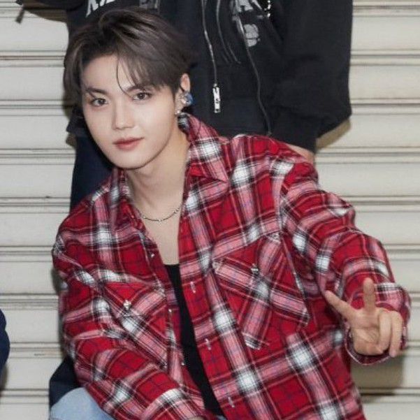 Recent activity shot of Doyoung (TREASURE)