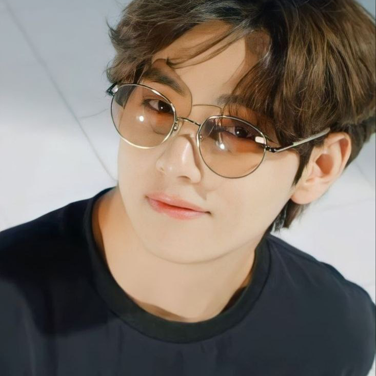 뷔 (방탄소년단) 최근 활동샷