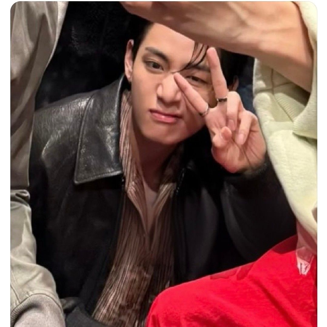 Latest photo of V (BTS)