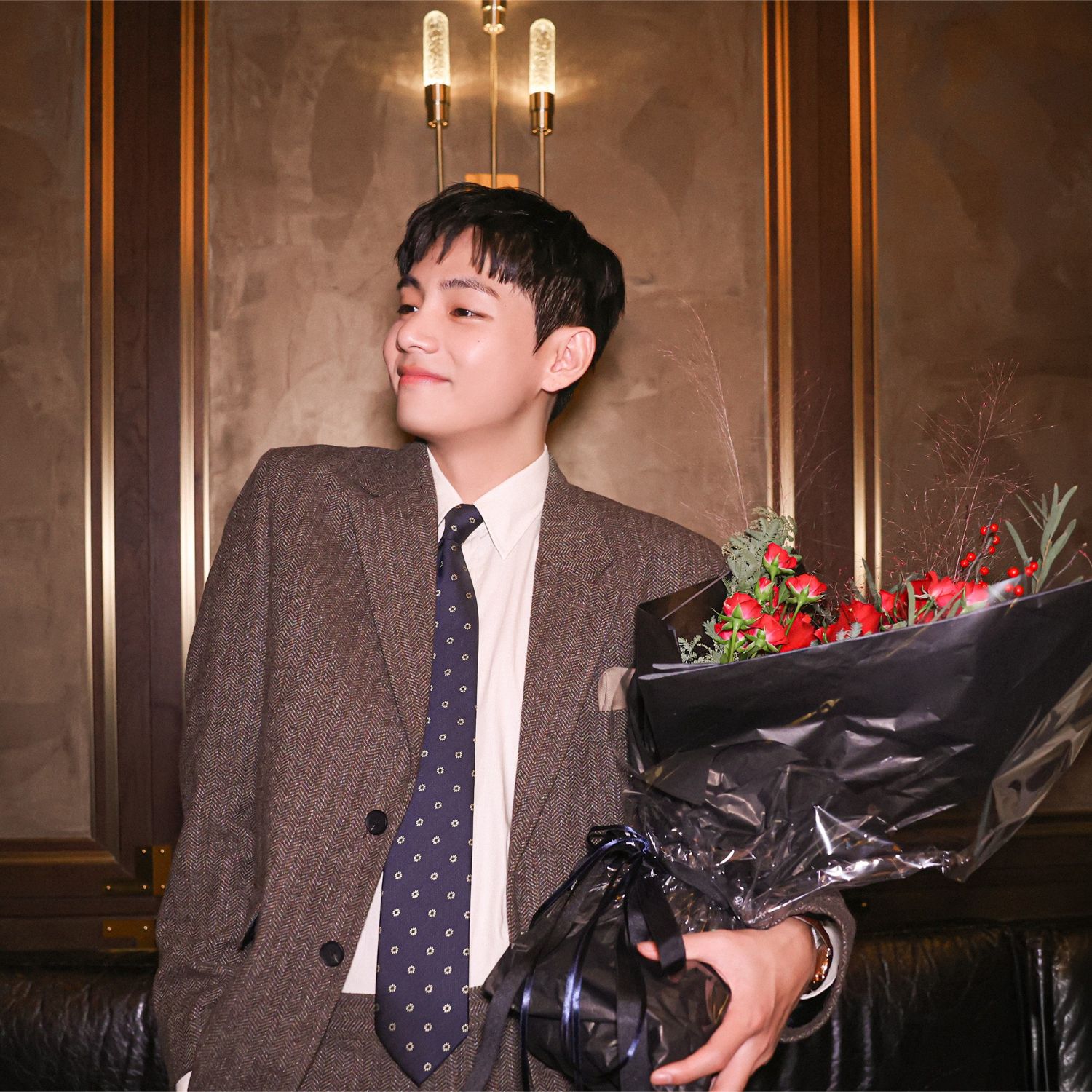 뷔 (방탄소년단)의 최신 사진