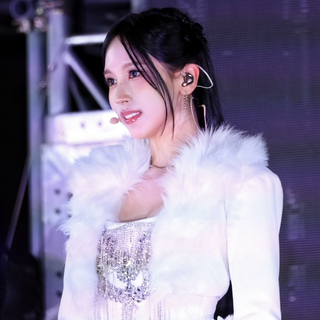 Momen yang diabadikan oleh penggemar Mina (TWICE)