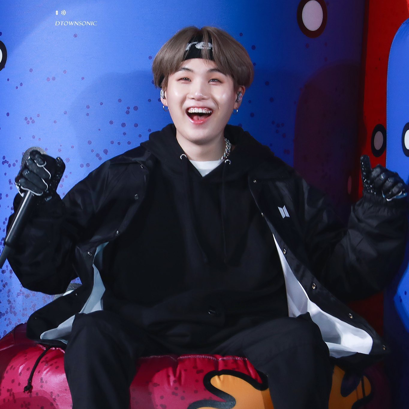 Foto aktivitas terbaru SUGA (BTS)