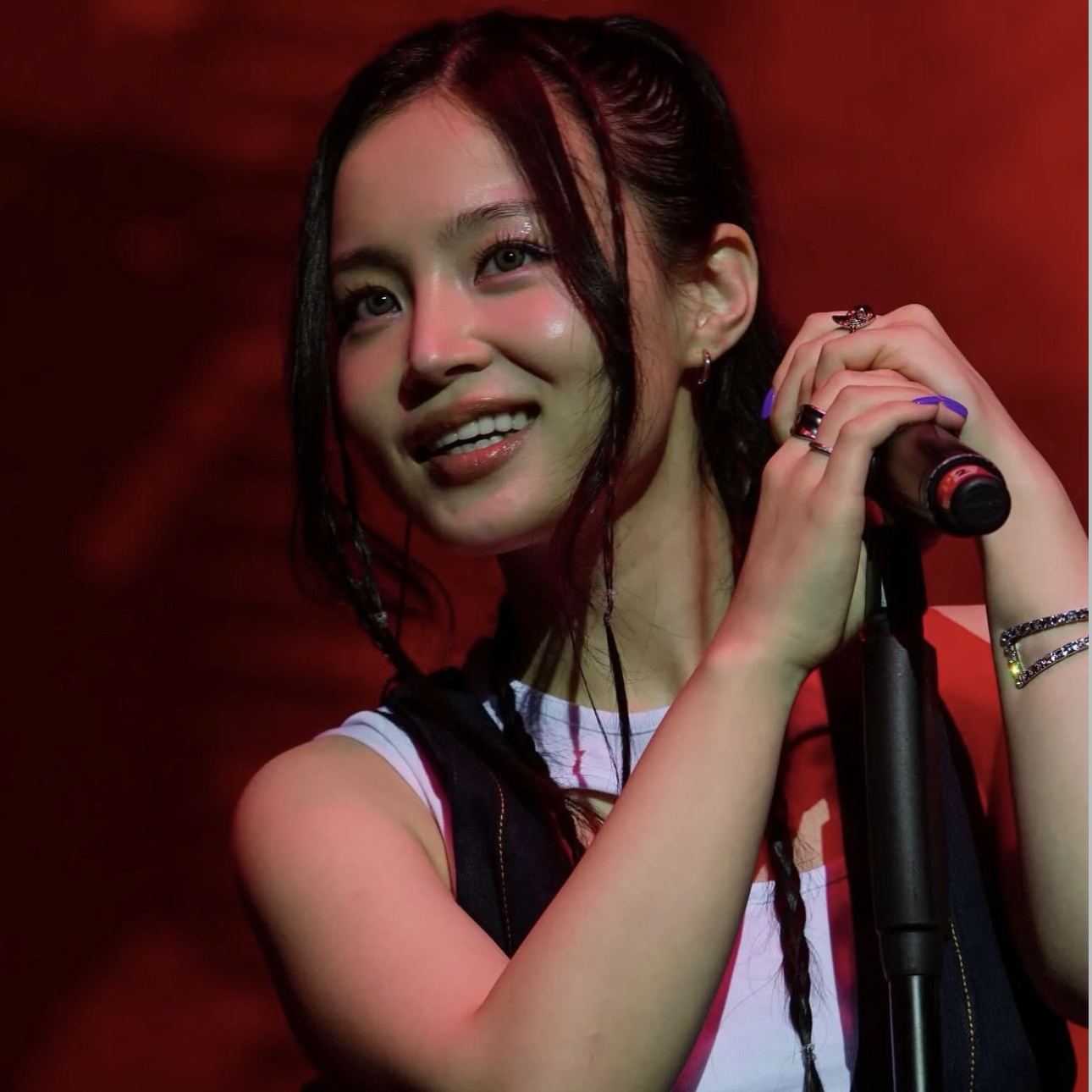 Recent activity shot of Lee Hi