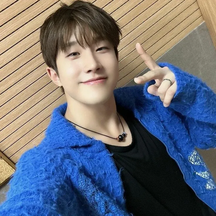 Latest photo of Jinjin (ASTRO)