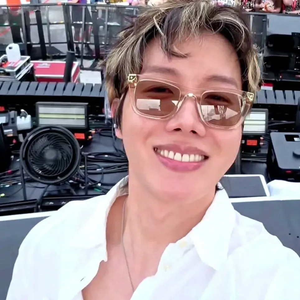 Foto aktivitas terbaru j-hope (BTS)