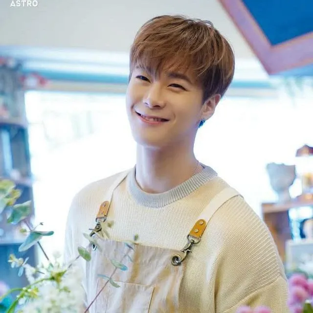 A moment captured by Moonbin (ASTRO)'s fan