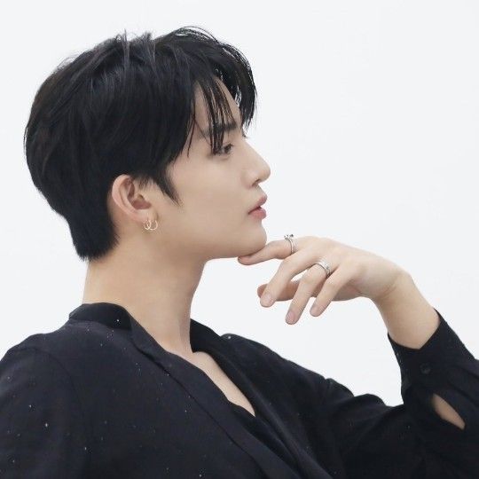 Behind-the-scenes cut of Bae Jinyoung
