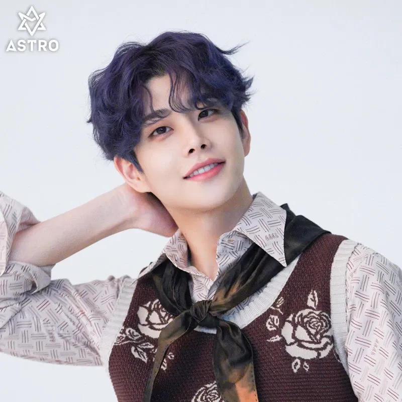 A moment captured by MJ (ASTRO)'s fan