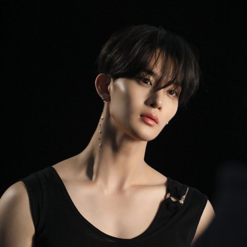Behind-the-scenes cut of Bae Jinyoung
