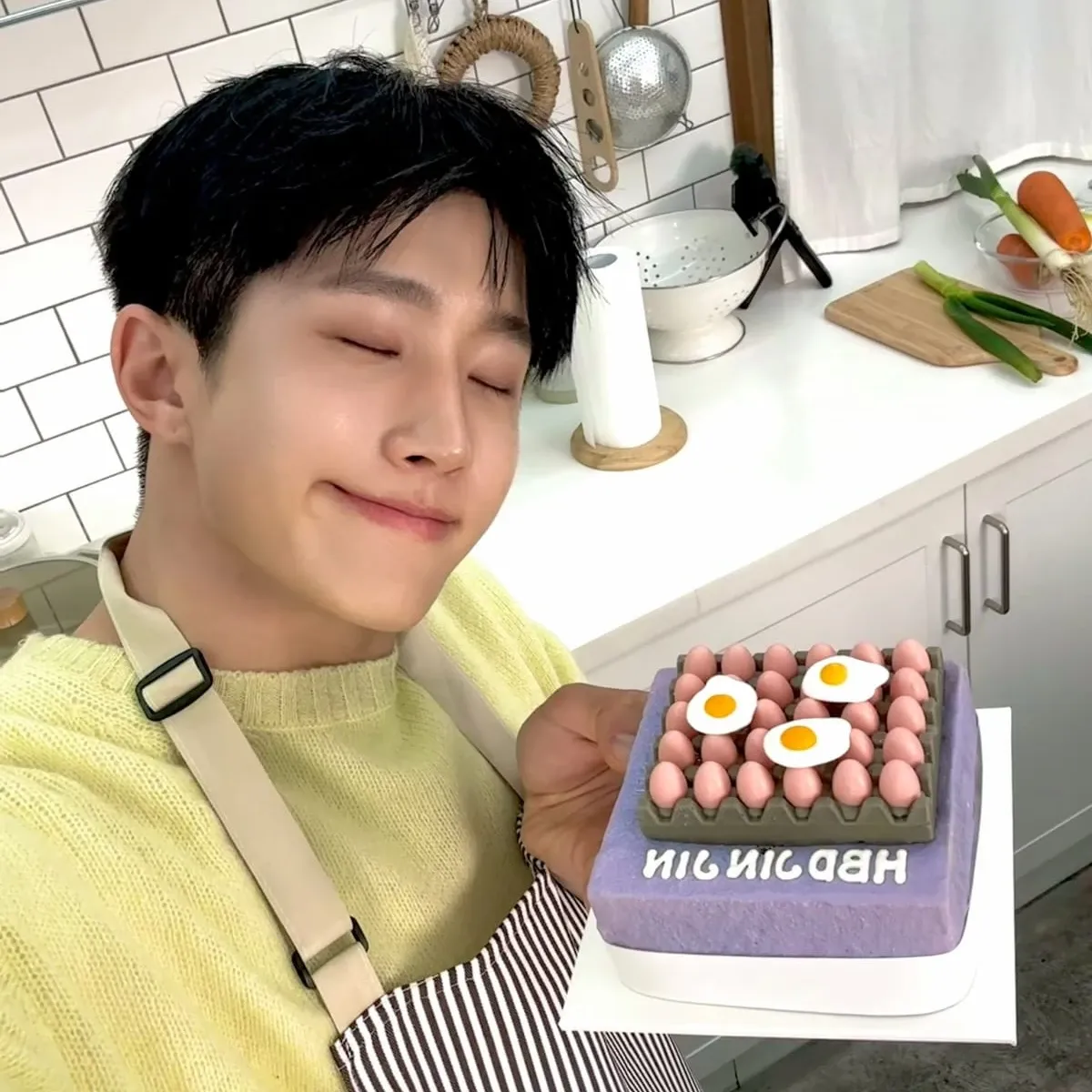 Behind-the-scenes cut of Jinjin (ASTRO)