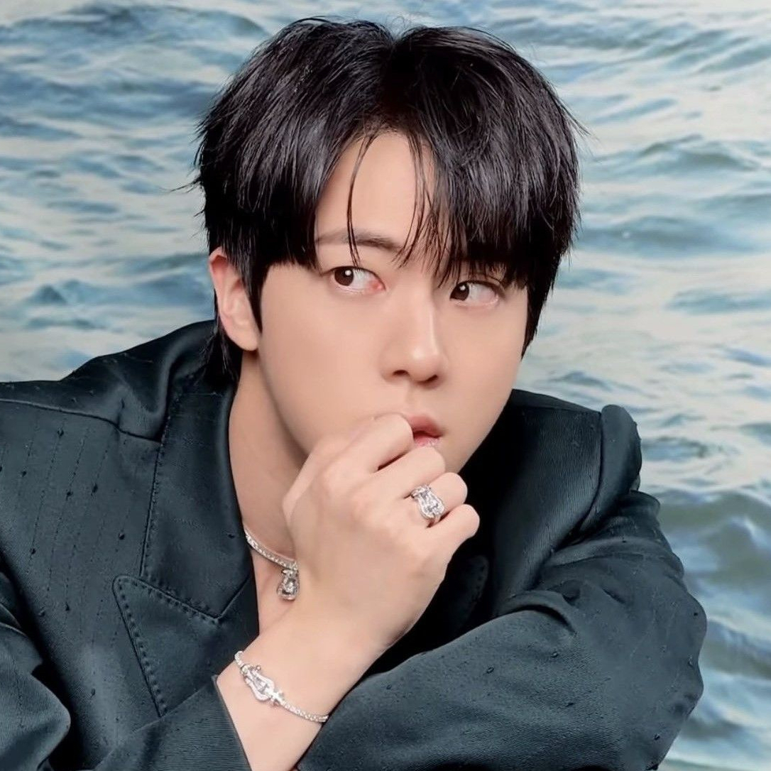 Foto terbaru Jin (BTS)
