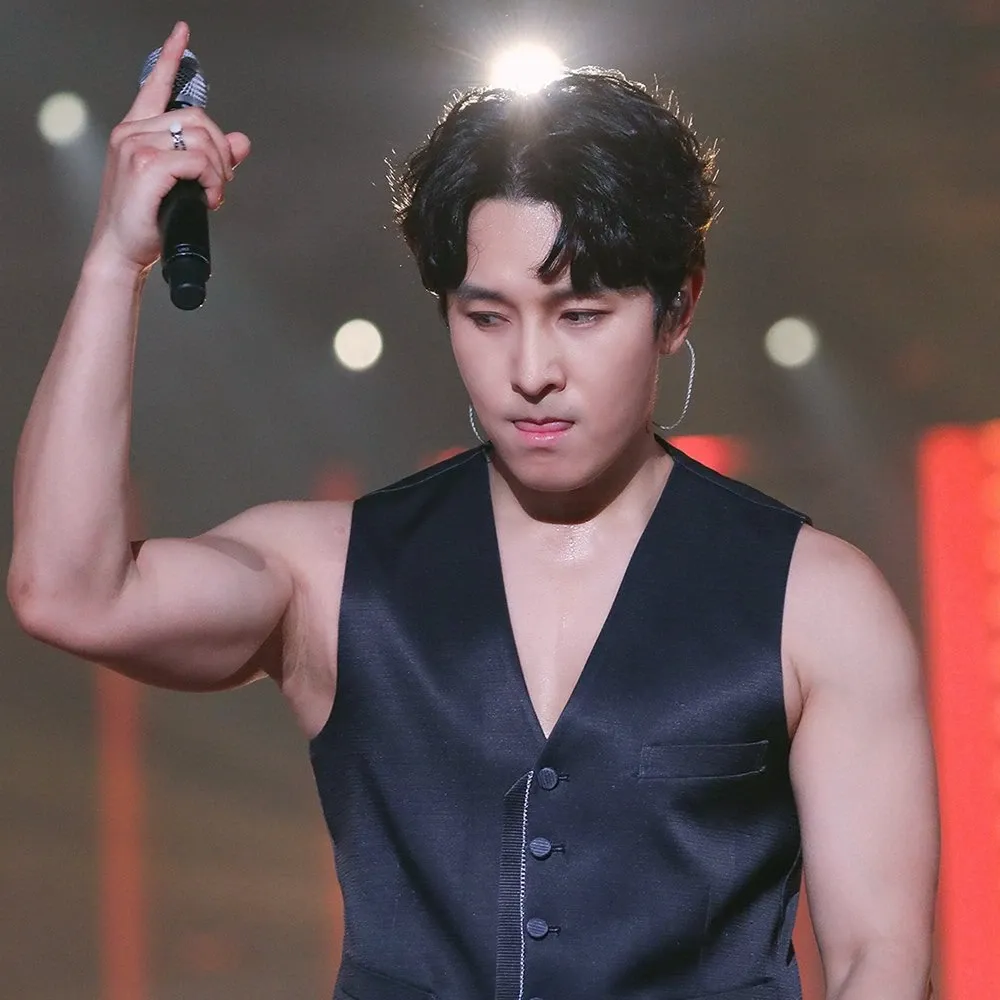 Latest photo of Kim Dongwan (SHINHWA)