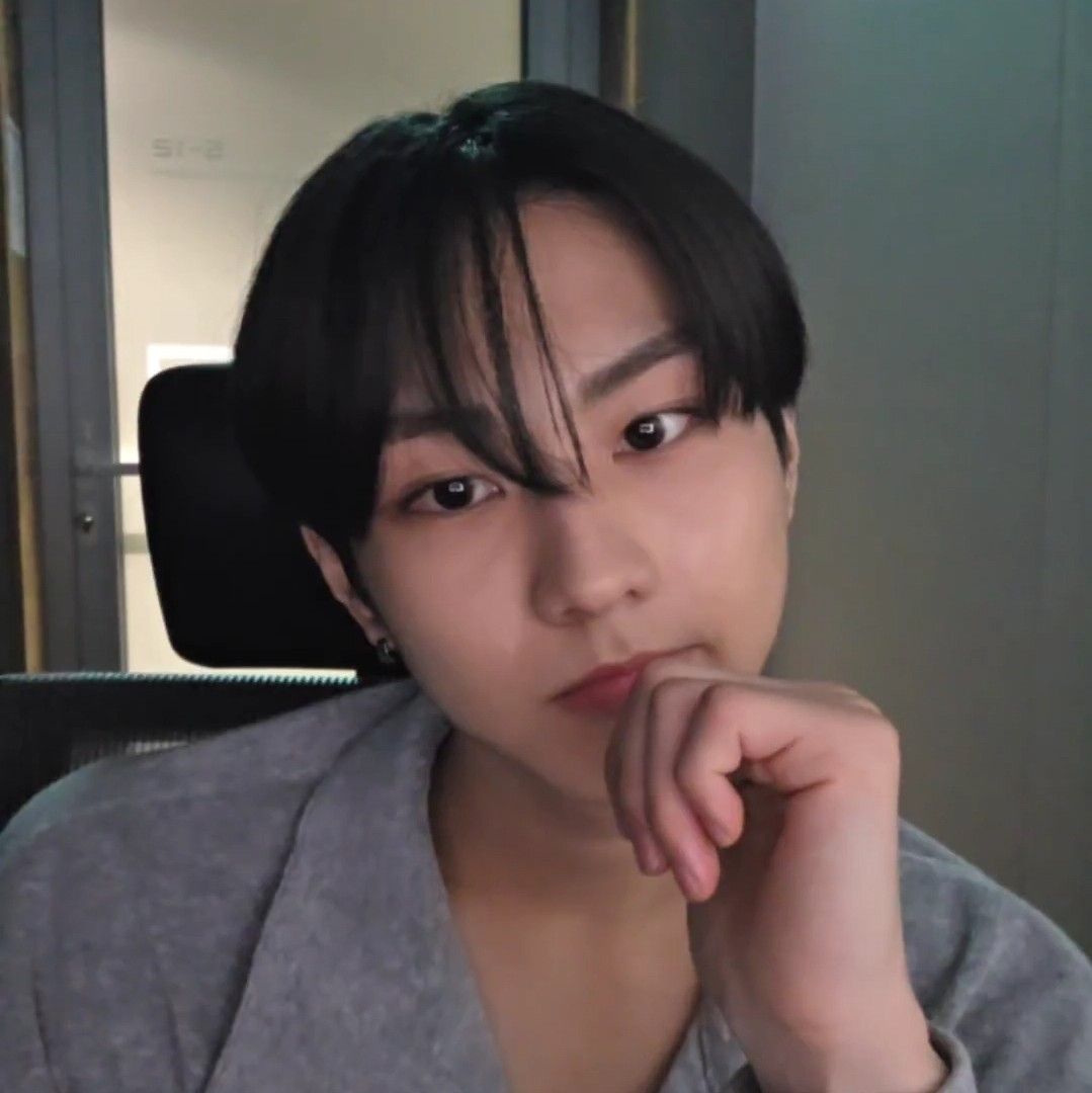 Latest photo of Jungwon (ENHYPEN)