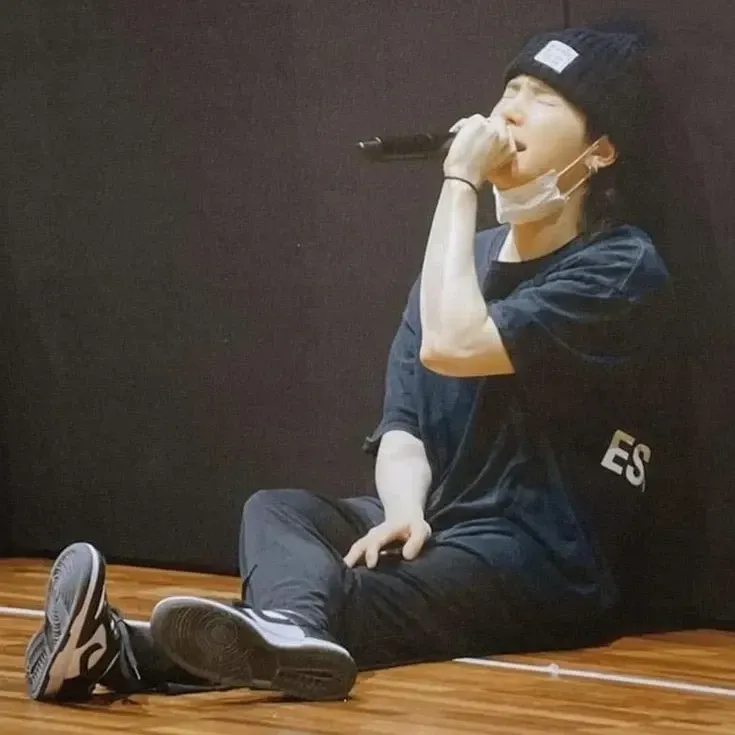 SUGA (BTS)の舞台裏ショット