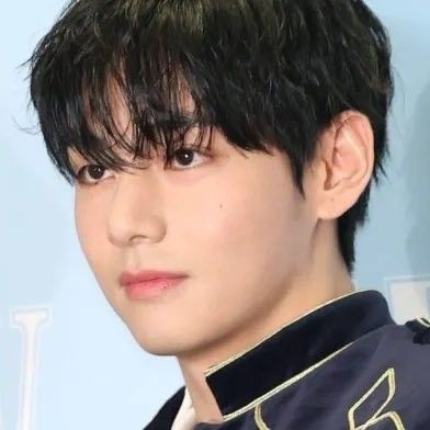 Foto aktivitas terbaru V (BTS)