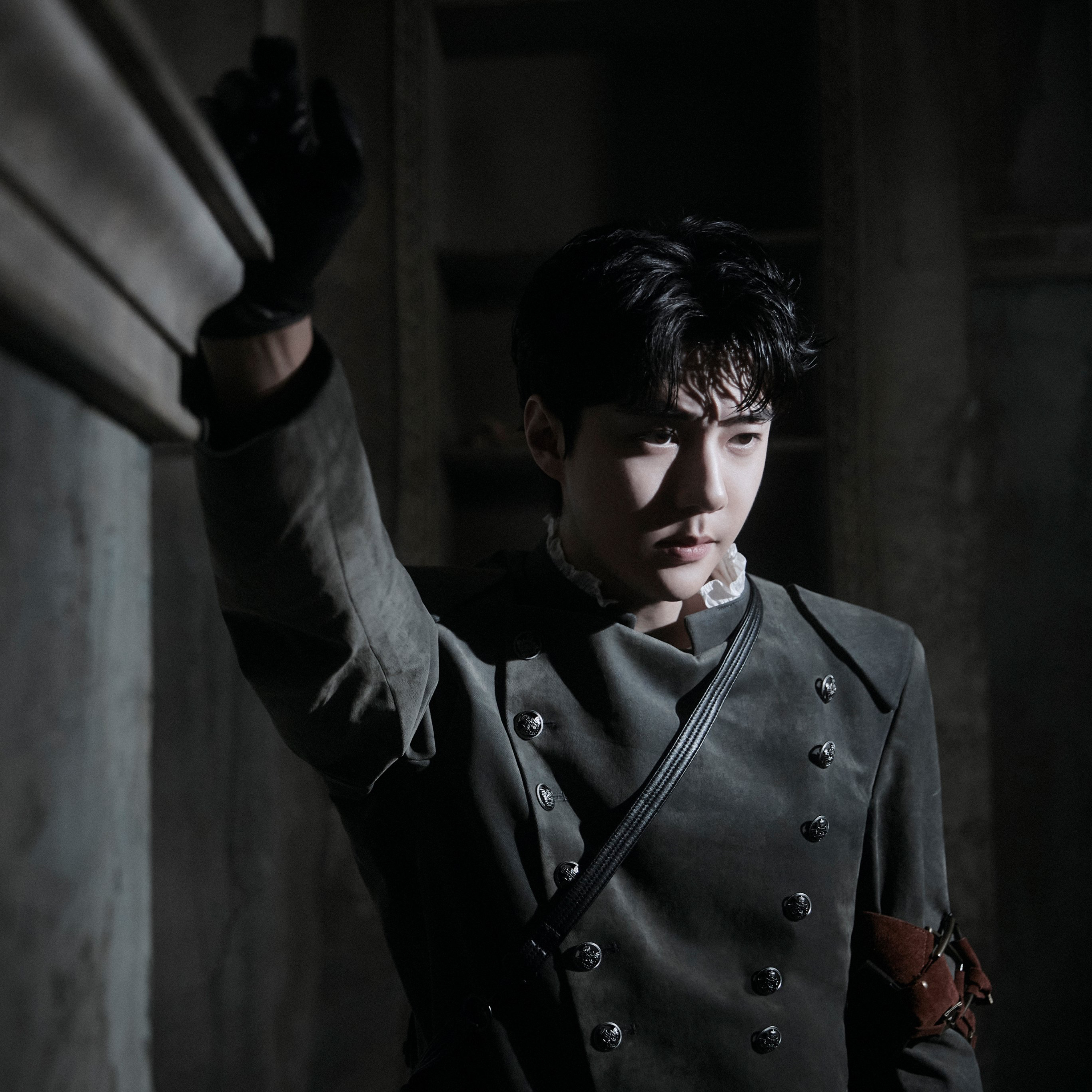 Behind-the-scenes cut of EXO