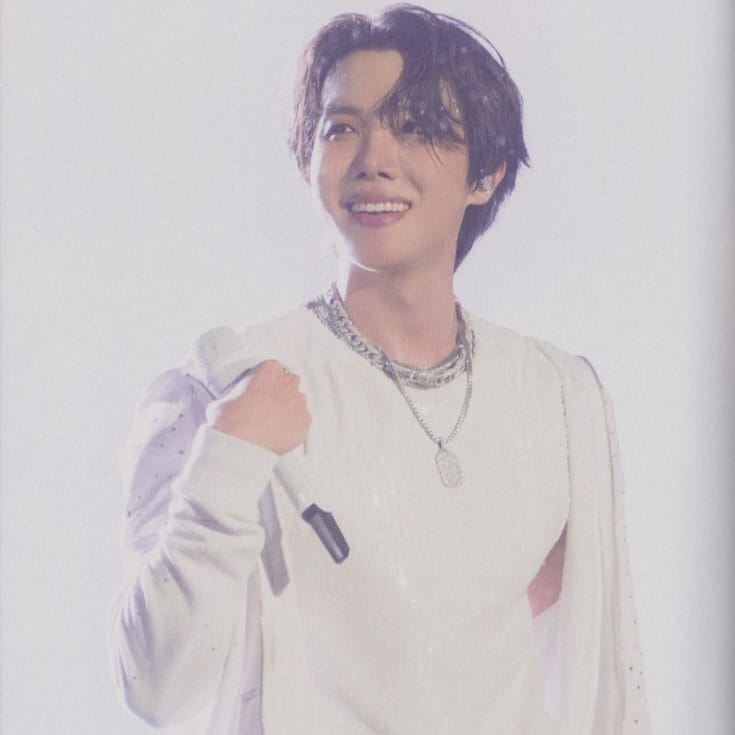 Foto aktivitas terbaru j-hope (BTS)