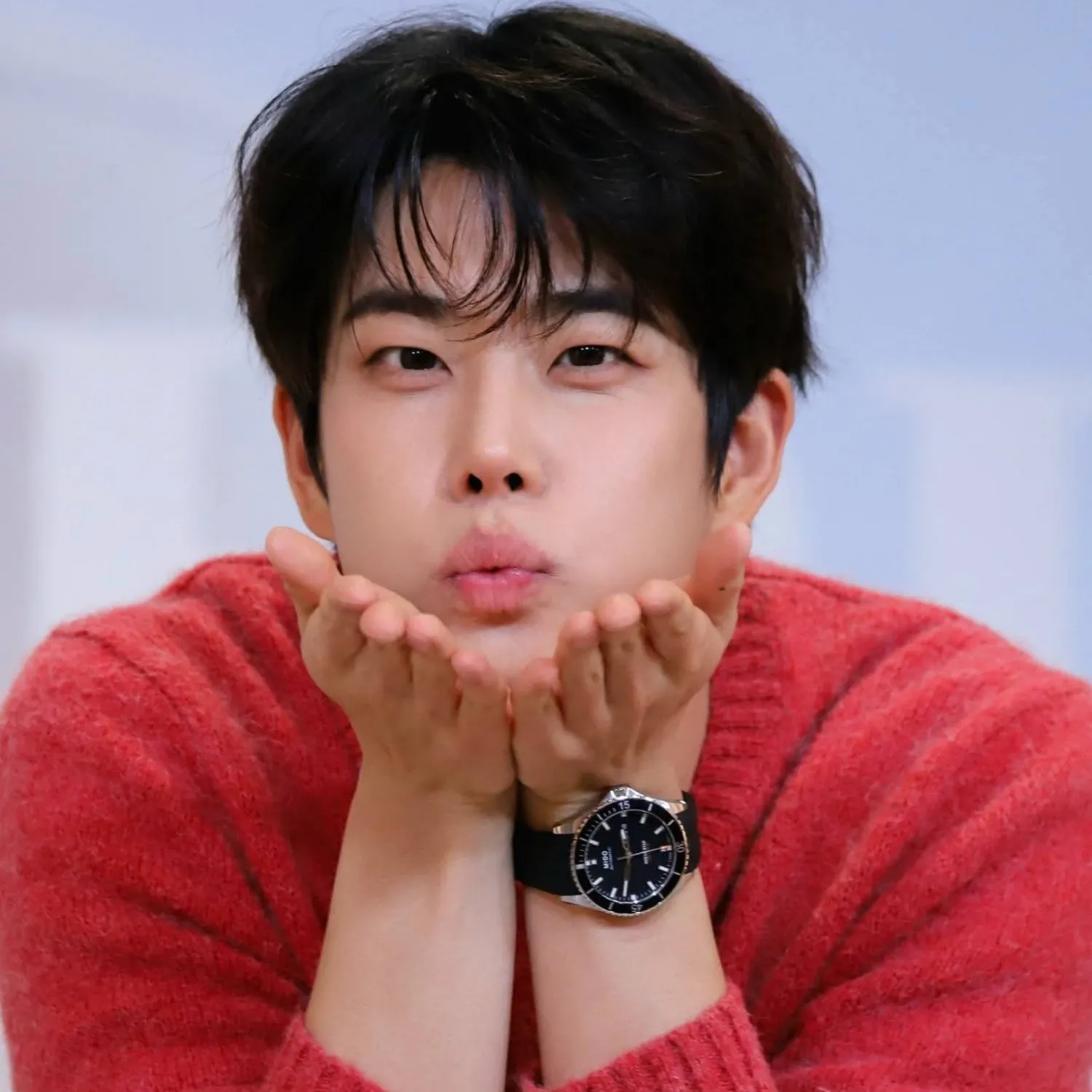 A moment captured by MJ (ASTRO)'s fan