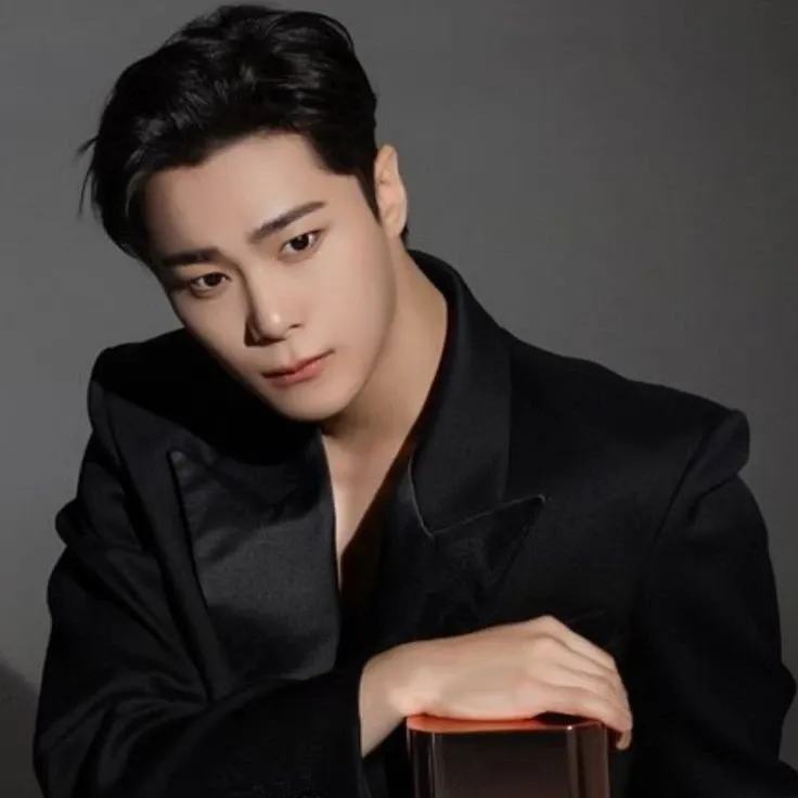 A moment captured by Moonbin (ASTRO)'s fan