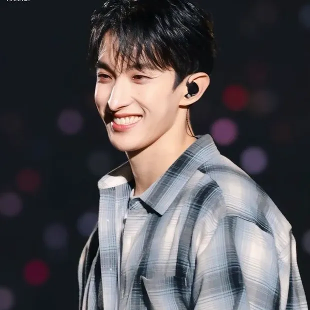 A moment captured by DK (SEVENTEEN)'s fan