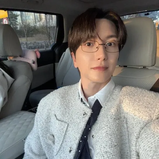 Behind-the-scenes cut of Leeteuk (Super Junior)