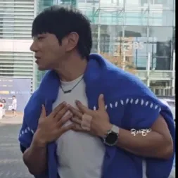 Latest photo of Hwang Chiyeol