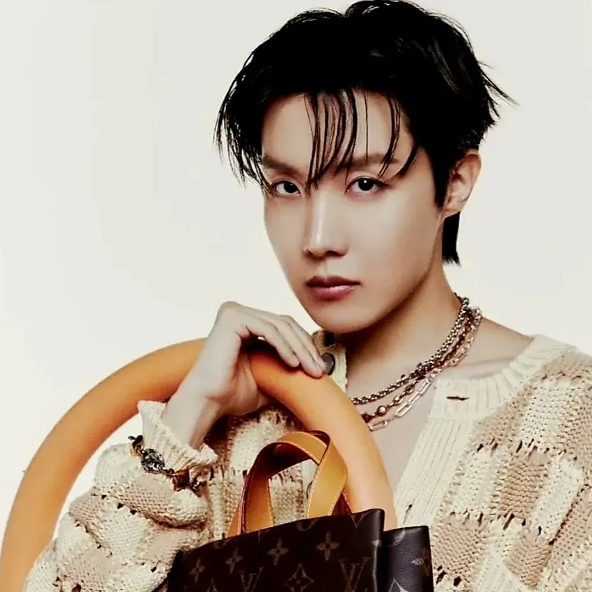 Foto terbaru j-hope (BTS)