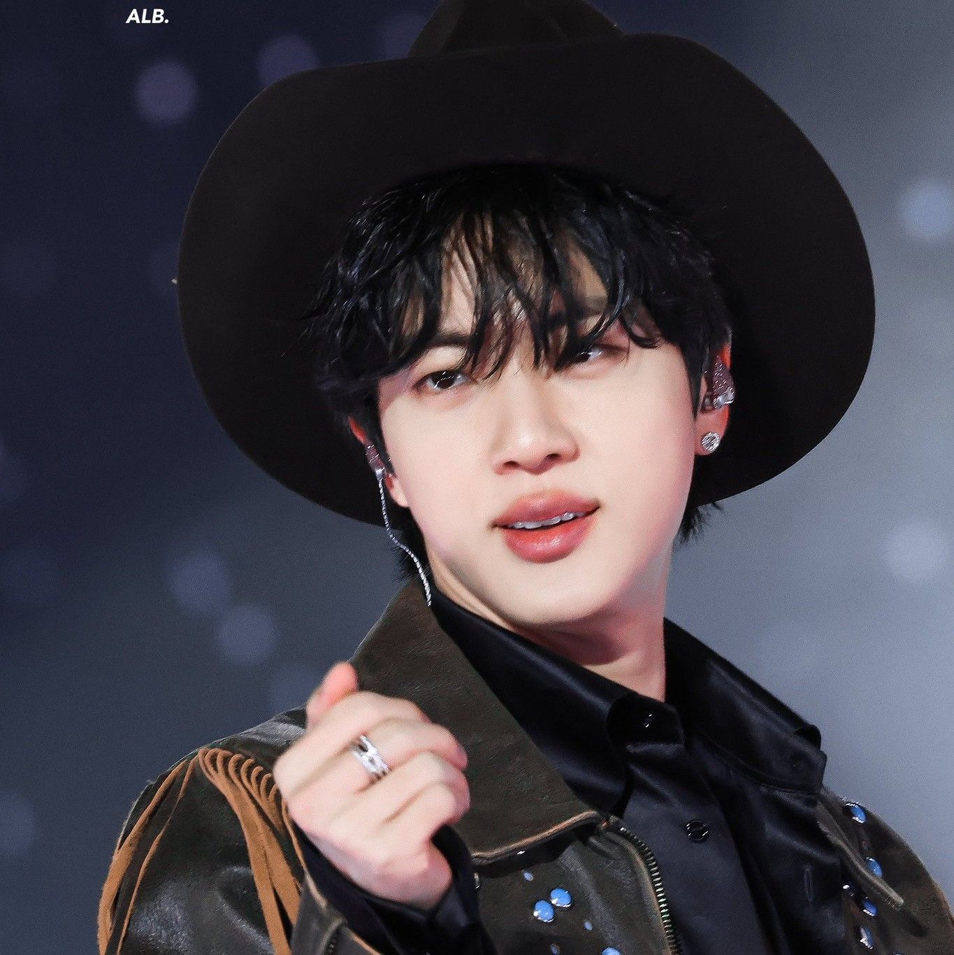 Foto aktivitas terbaru Jin (BTS)