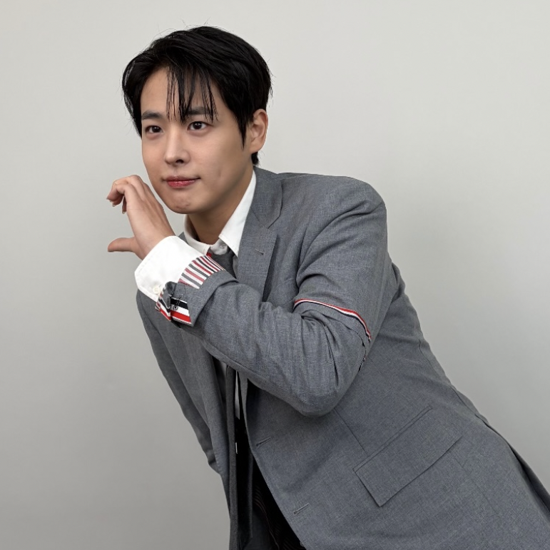 Latest photo of Choi Byungchan