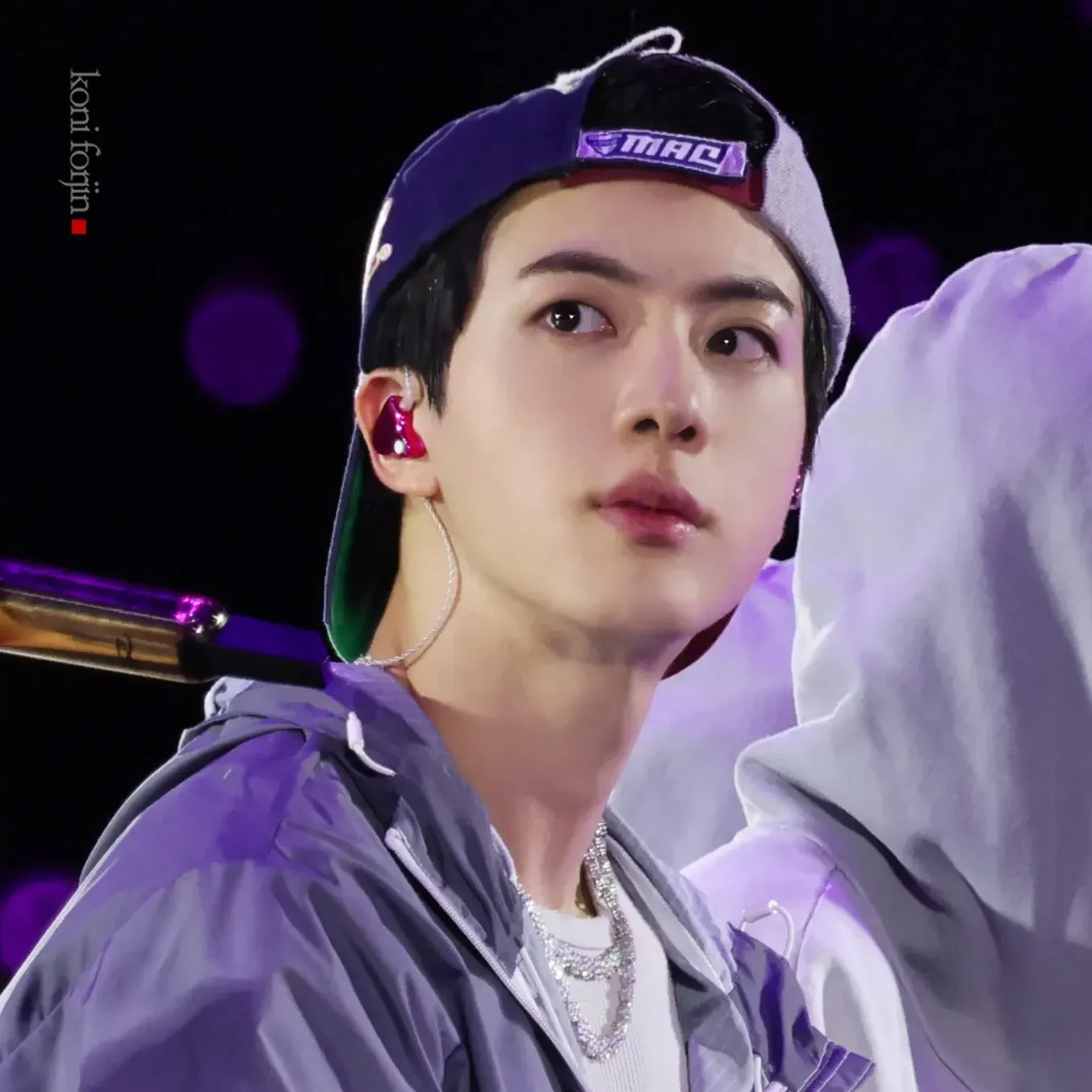 Momen yang diabadikan oleh penggemar Jin (BTS)