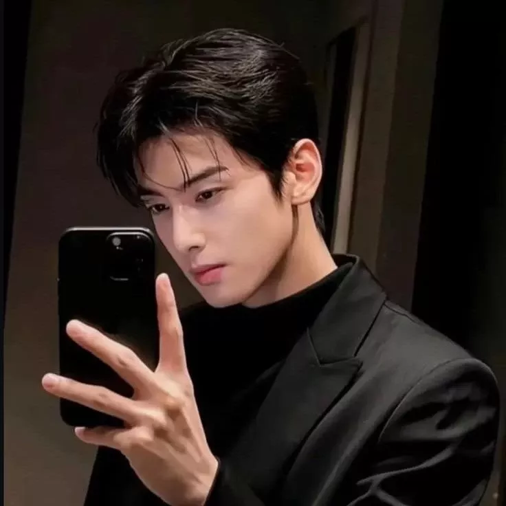 Latest photo of Eunwoo (ASTRO)