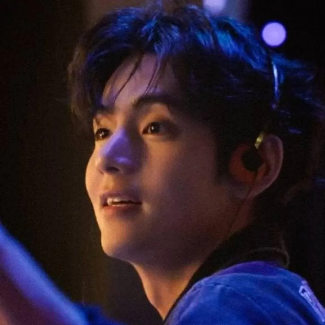 뷔 (방탄소년단) 최근 활동샷