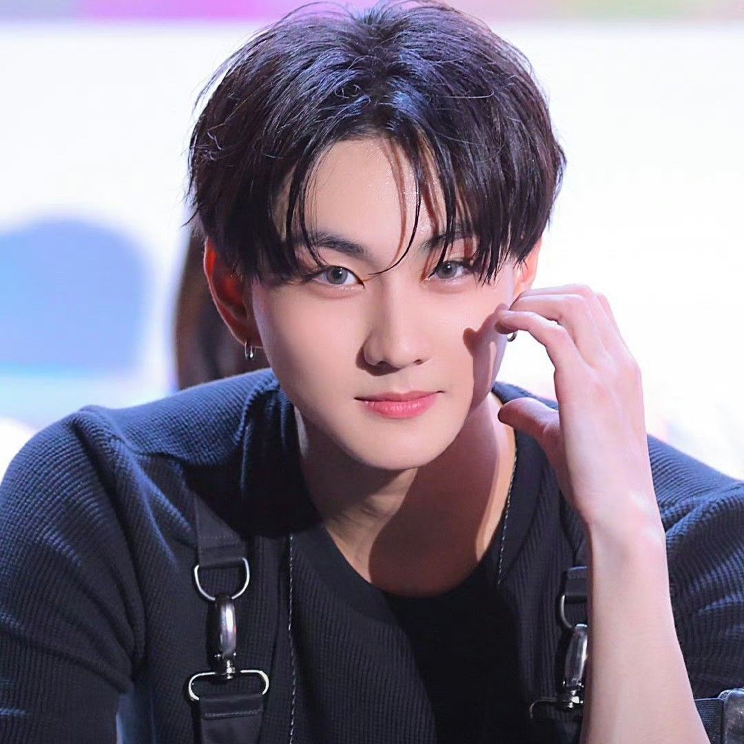 Recent activity shot of Jungwon (ENHYPEN)