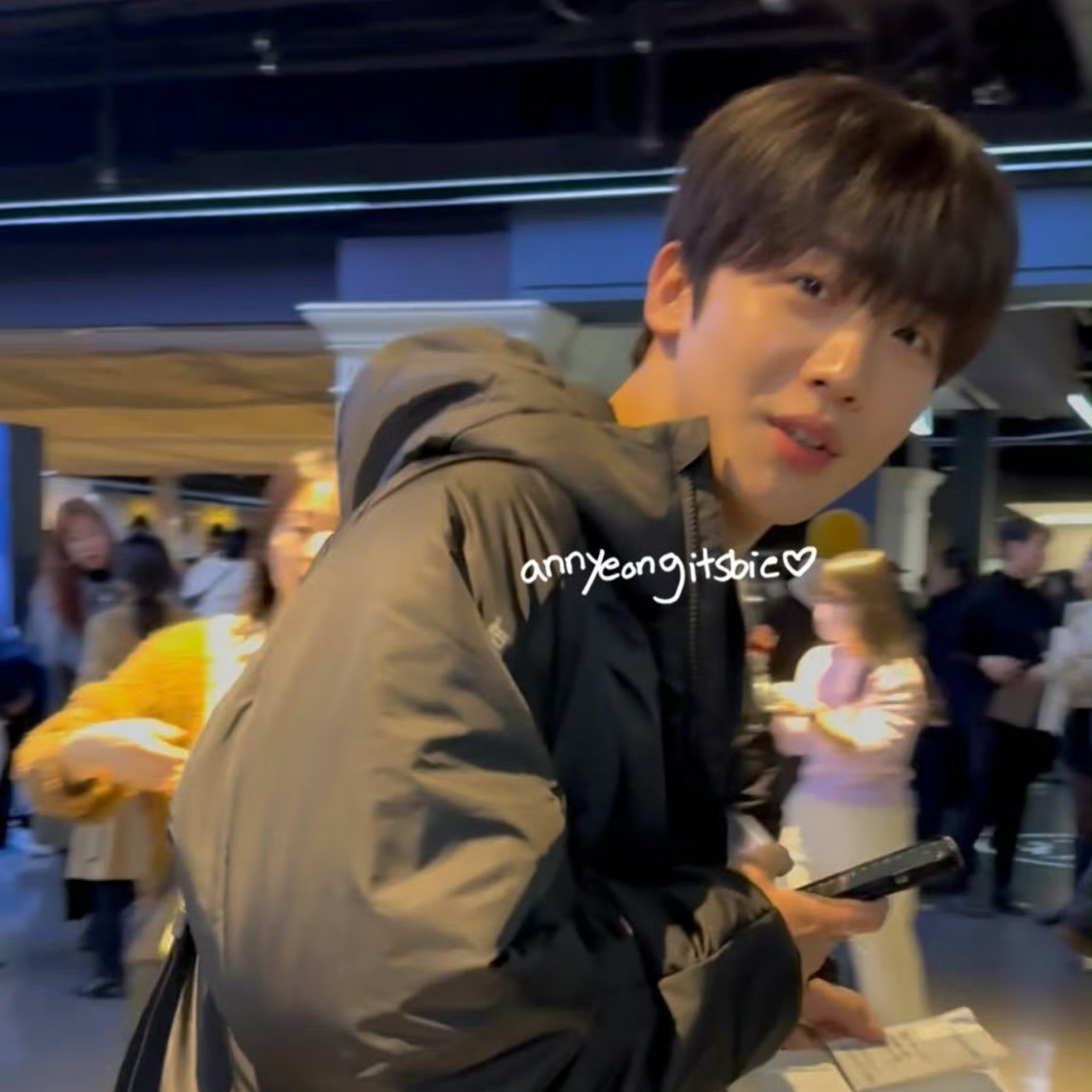 Behind-the-scenes cut of Kim Yohan (WEi)