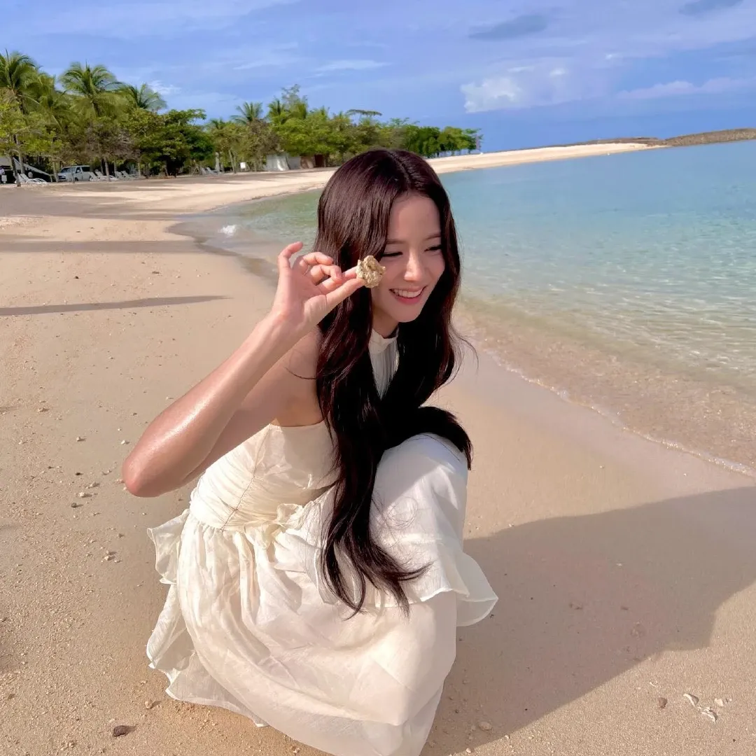 Foto aktivitas terbaru Jisoo (BLACKPINK)