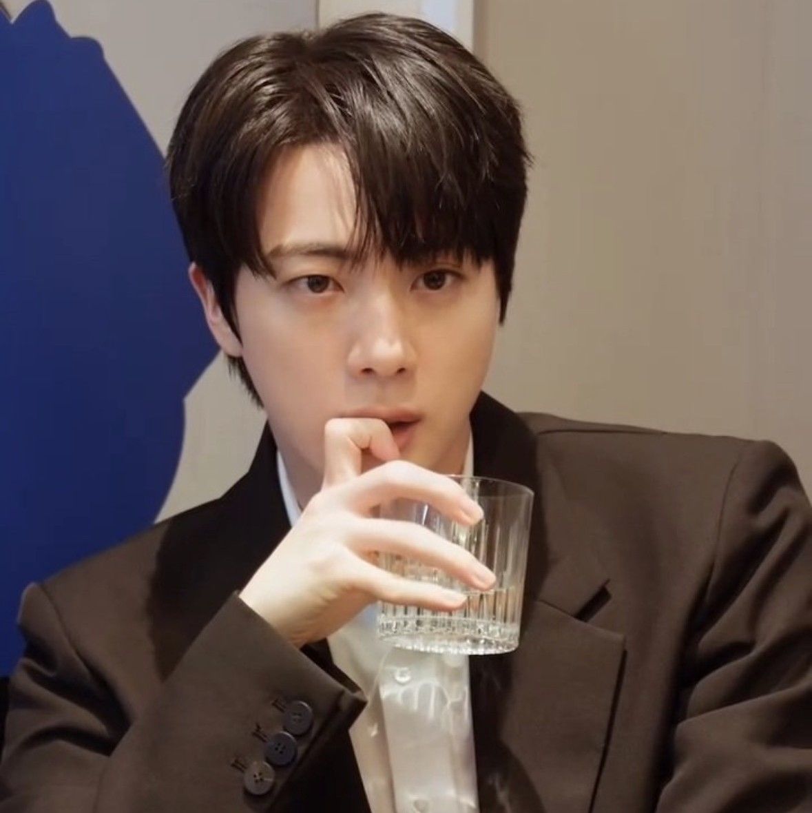 진 (방탄소년단)의 비하인드 컷